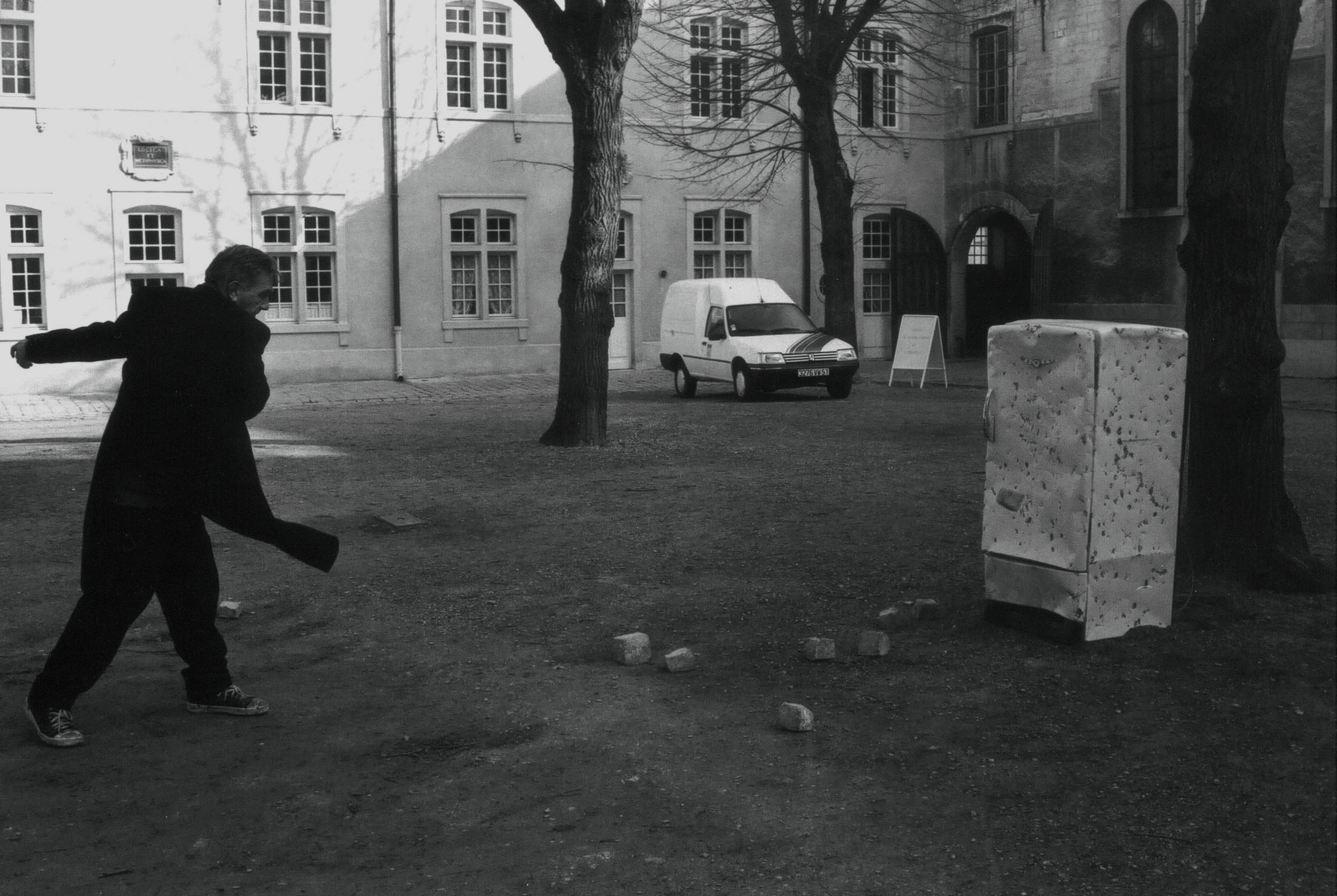 Stoning Frigo, 1996, performance. © Jimmie Durham 