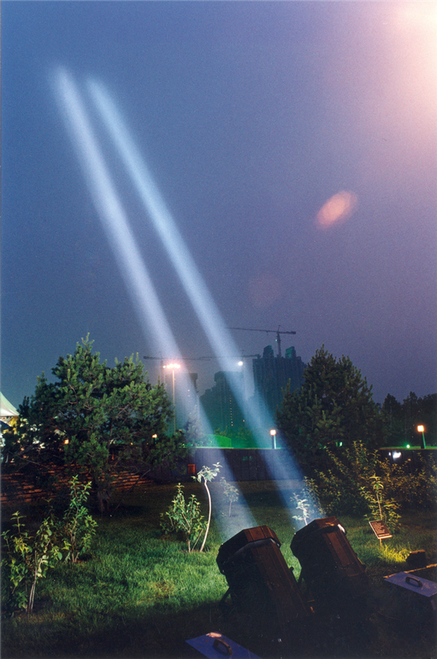 The Chopsticks Of Light (2003) by Yin Xiuzhen and Song Dong