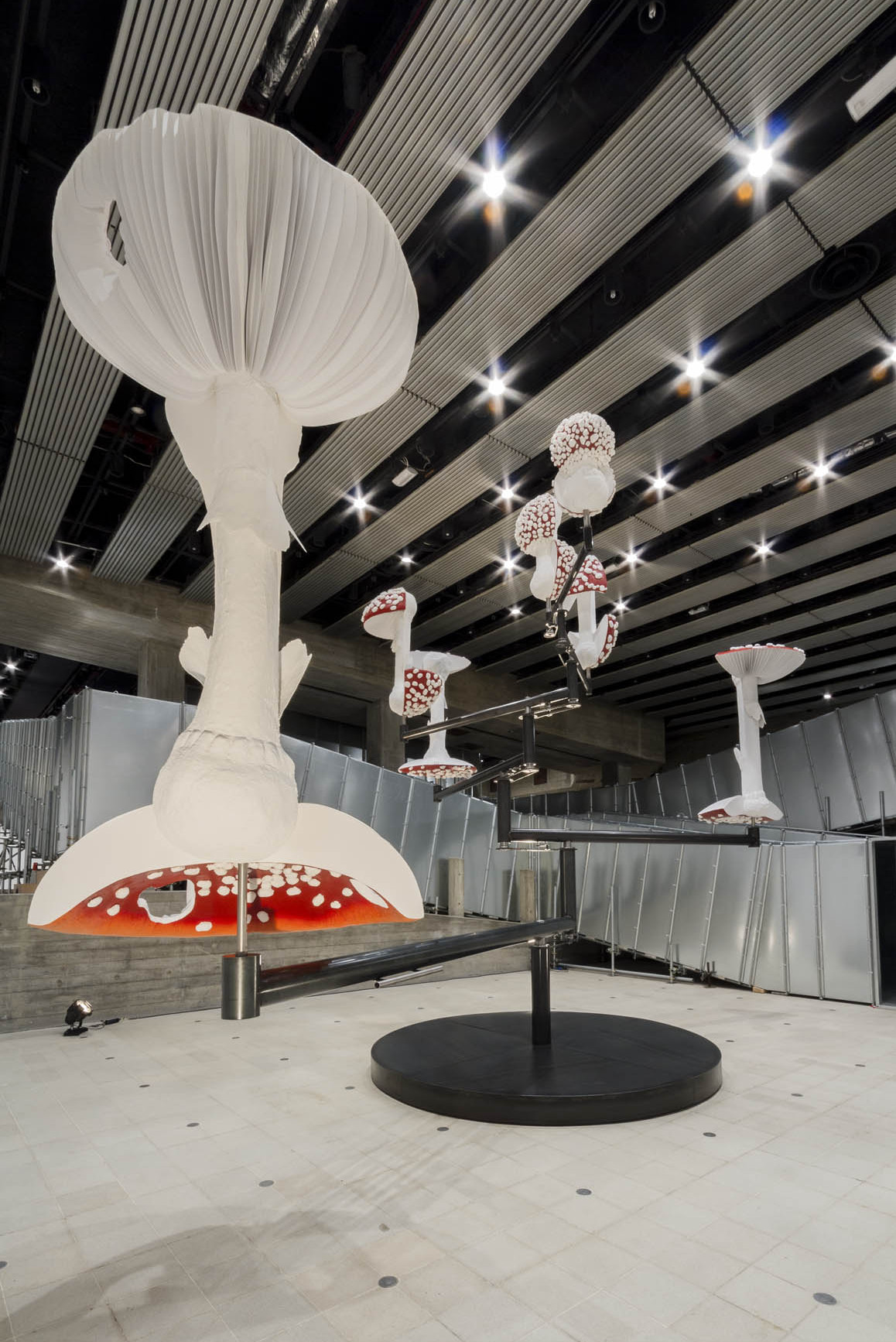 Carsten Höller, Flying Mushrooms, 2015, Installation view, “Carsten Höller: Decision,” Hayward Gallery, London, 2015 Polyester mushroom replicas, polyester paint, synthetic resin, acrylic paint, wire, putty, polyurethane, rigid foam, stainless steel 16’ 8 3/8” × 28’ 3 3/8” × 28’ 3 3/8” (5.1 × 8.6 × 8.6 m) Artwork © Carsten Höller. Photo by Ela Bialkowska. Courtesy Gagosian.