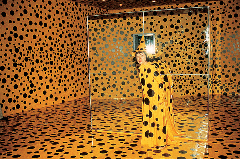 Yayoi Kusama in Mirror Room (Pumpkin) (1991)