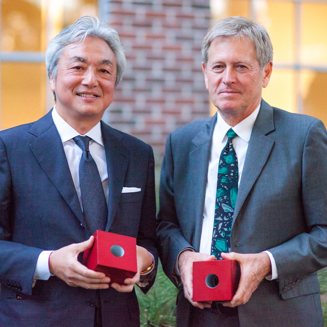 John Pawson with his fellow Noguchi Prize recipient the Japanese artist Hiroshi Senju, 2017