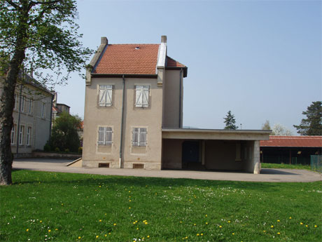 The building before Berdaguer and Péjus covered it