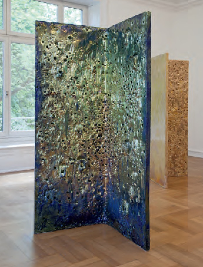 Dirty Corners, 2013 Ceramics, lustre glaze Installation view, ‘Ceramic Spaces – Fontana, Prangenberg, Trockel, Schütte, Karstieß’ exhibition, Museum Morsbroich, Leverkusen, Germany, 2014 - Markus Karstieß