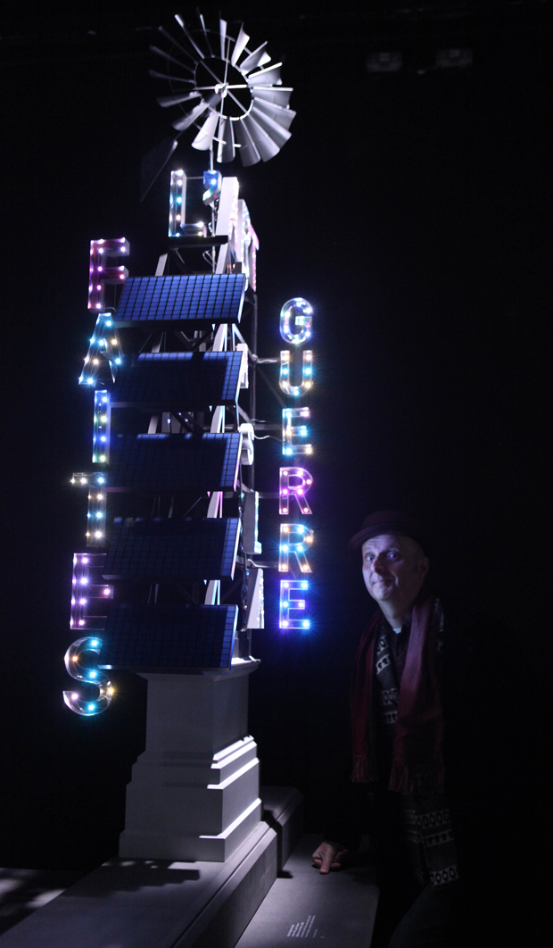 Bob & Roberta Smith with his work Faîtes L’Art, Pas La Guerre (Make Art, Not War), 2008 Commissioned for the Mayor of London’s Fourth Plinth Programme  Photo: James O’Jenkins Fourth Plinth: Contemporary Monument 